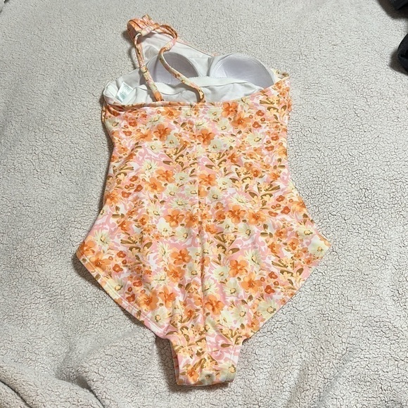 Target Kona sol one piece bathing suit . Worn once - Picture 2 of 3
